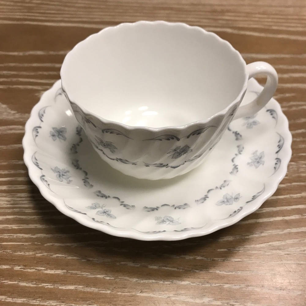 DONATED - Simple, elegant Minton ARIEL flat cup and …